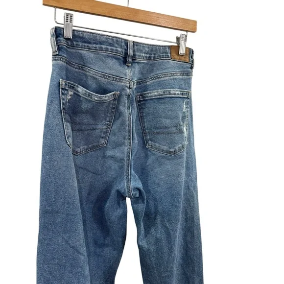 American Eagle Stretch Distressed Mom Straight Jean Size 6‎ - Picture 4 of 9